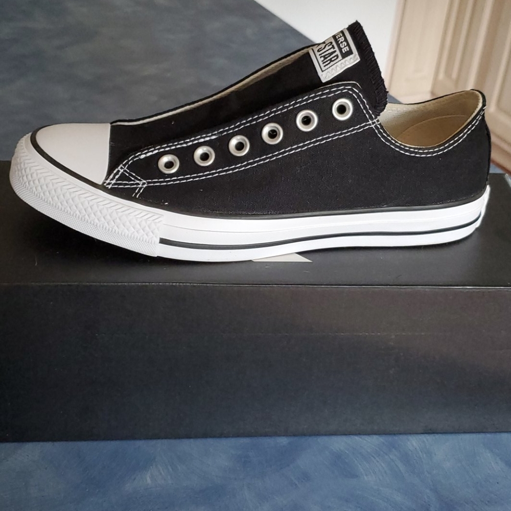 CONVERSE UNISEX NEW IN BOX 6.5M/8.5W